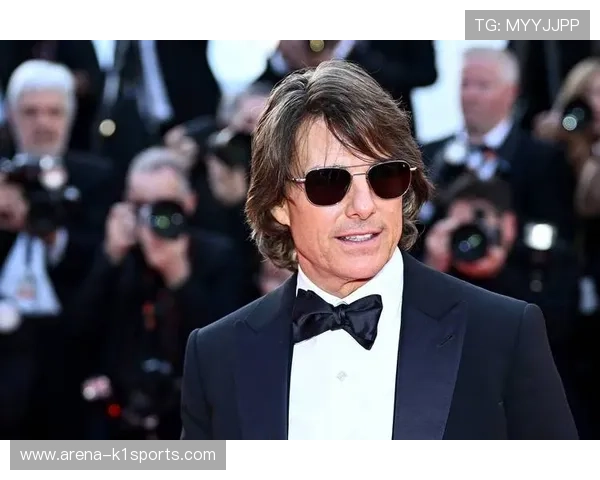 足球界的万字传奇球星：从青涩少年到全球瞩目的巨星